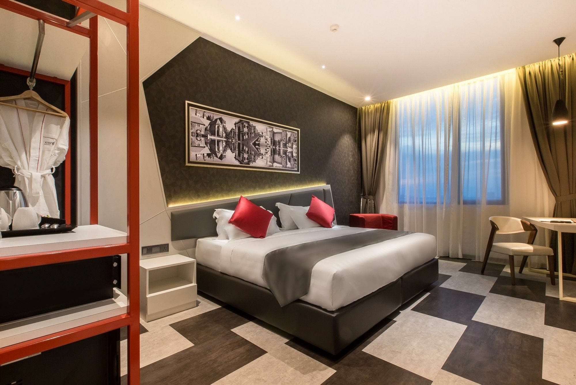 Hotel Iconic 4*