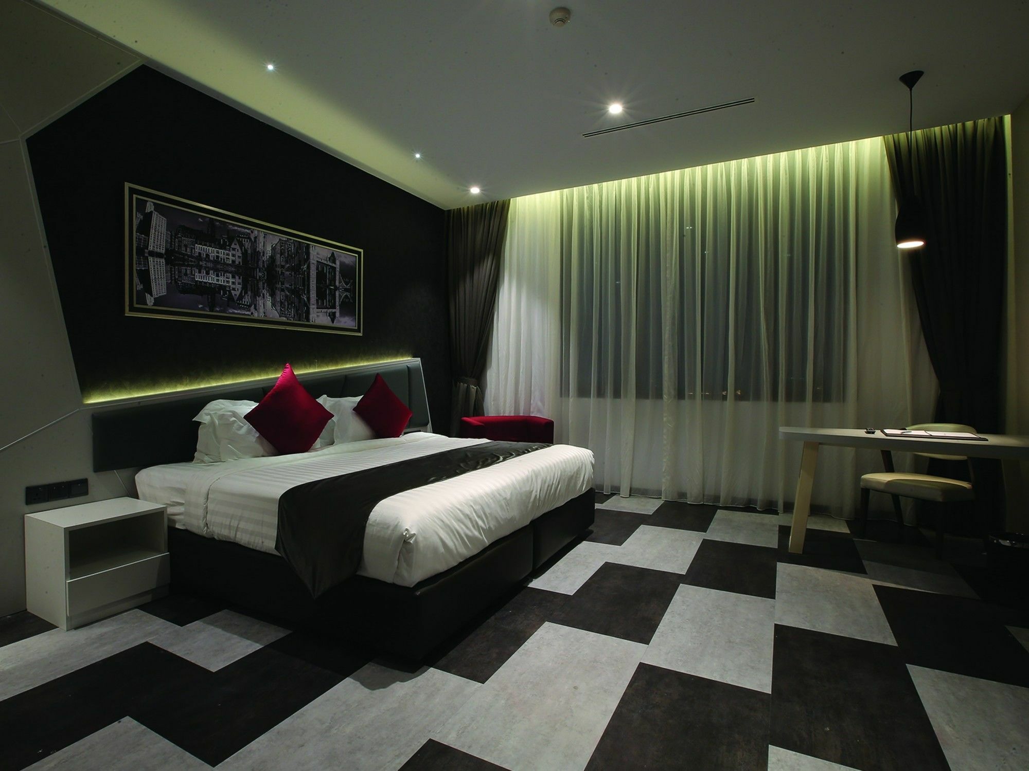 Iconic Hotel