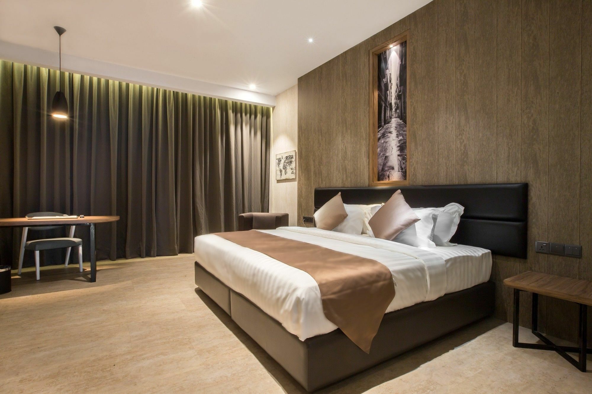 Iconic Hotel 4*