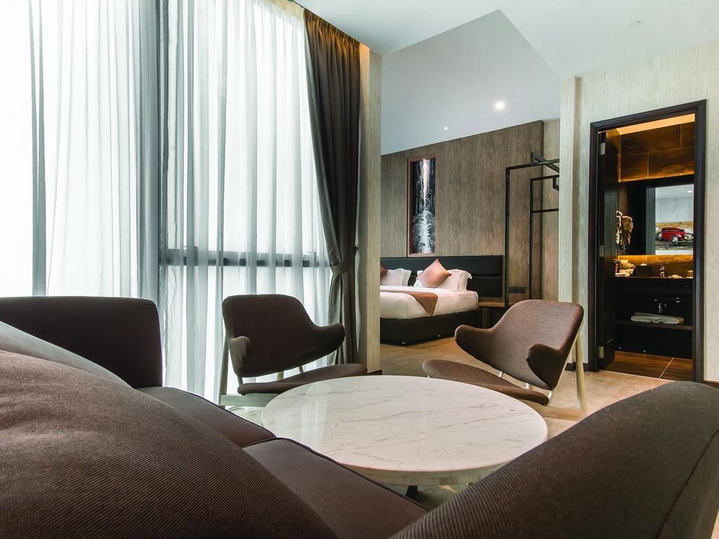 Iconic Hotel 4*