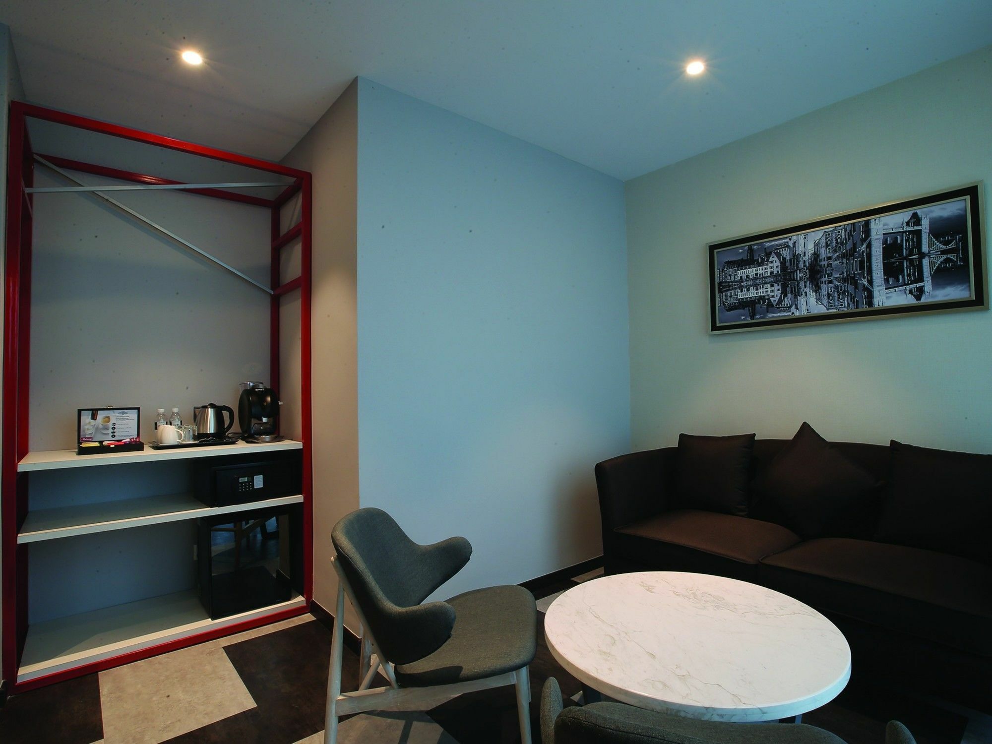 Iconic Hotel 4*